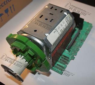 dong-ho-co-ban-dien-tu-electrolux-ew560f